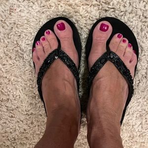 𝅺Black flip flops